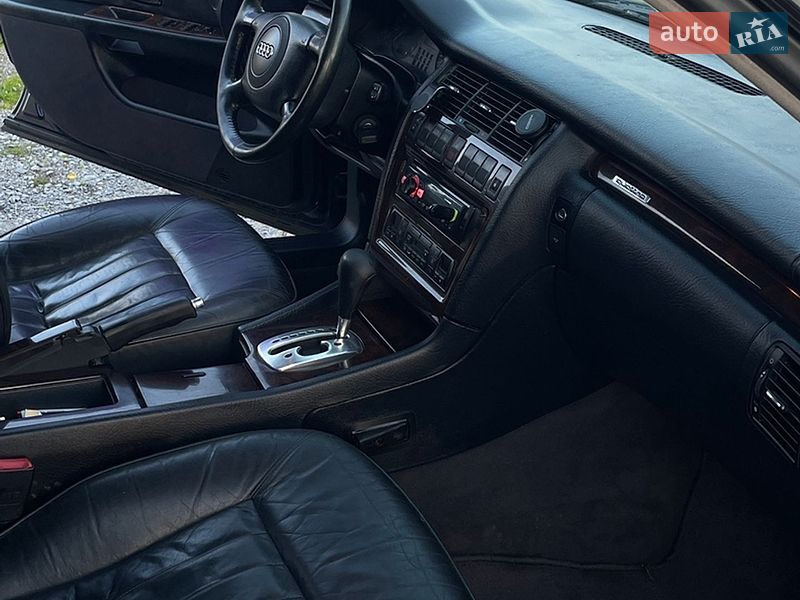 Седан Audi A8 1998 в Мурованых Куриловцах