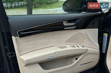 Седан Audi A8 2013 в Днепре