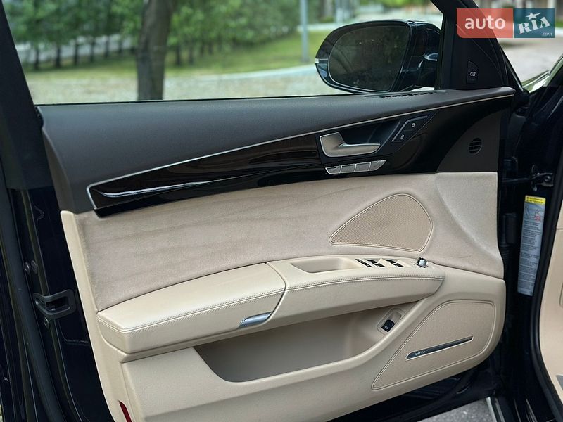 Седан Audi A8 2013 в Днепре