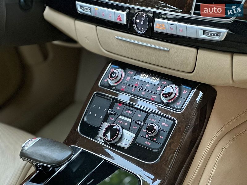 Седан Audi A8 2013 в Днепре