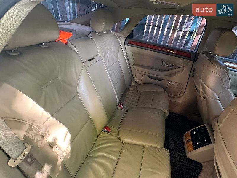 Седан Audi A8 2004 в Прилуках