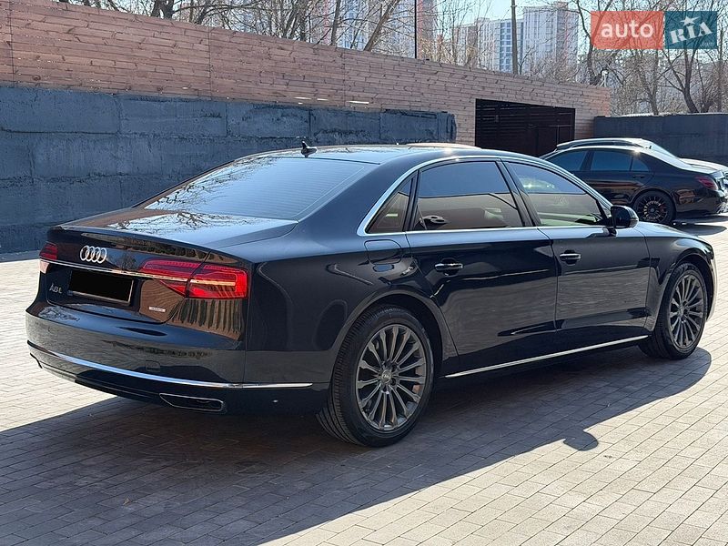 Седан Audi A8 2015 в Києві