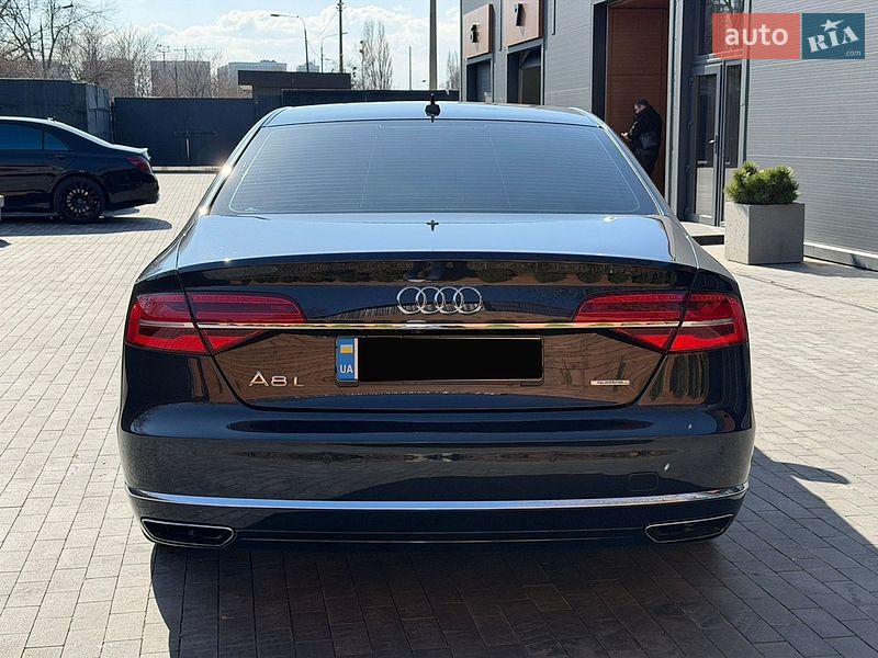 Седан Audi A8 2015 в Києві