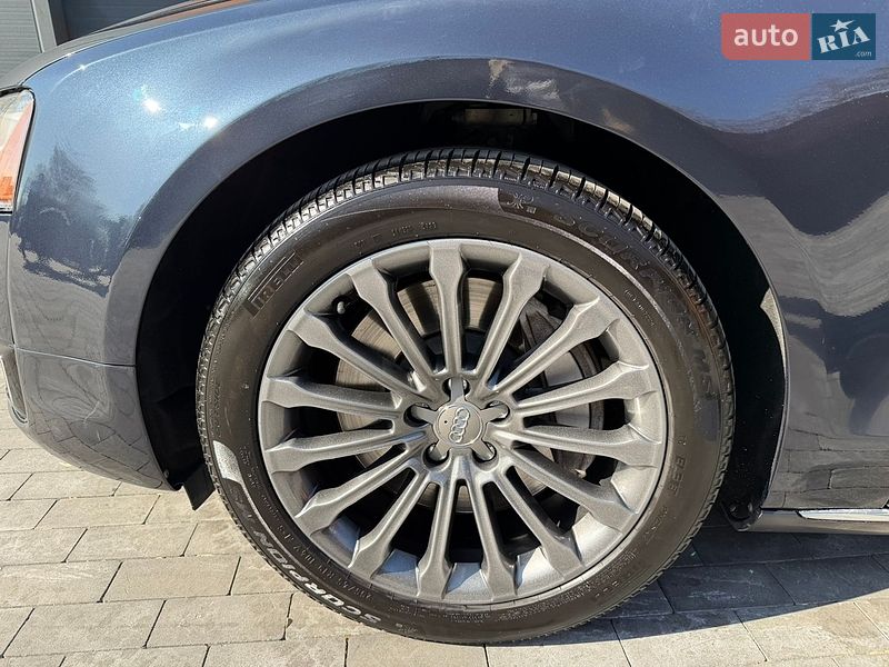 Седан Audi A8 2015 в Києві