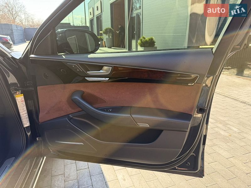 Седан Audi A8 2015 в Києві
