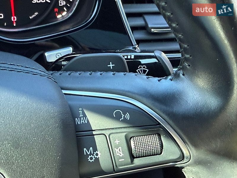 Седан Audi A8 2015 в Киеве