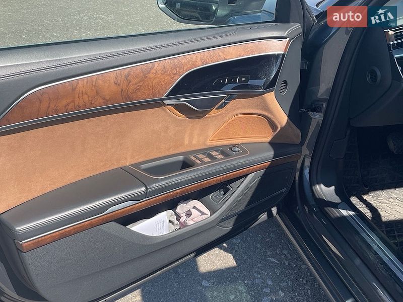 Седан Audi A8 2018 в Киеве