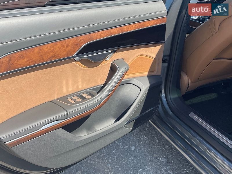 Седан Audi A8 2018 в Киеве