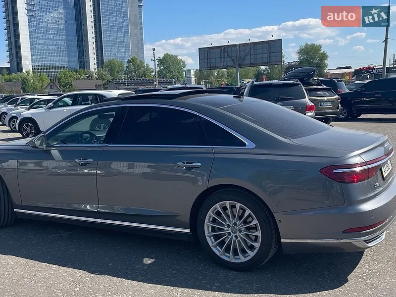 Audi A8 2018 VIN WAU8DAF83KN010633 фото оголошення 4 з 176
