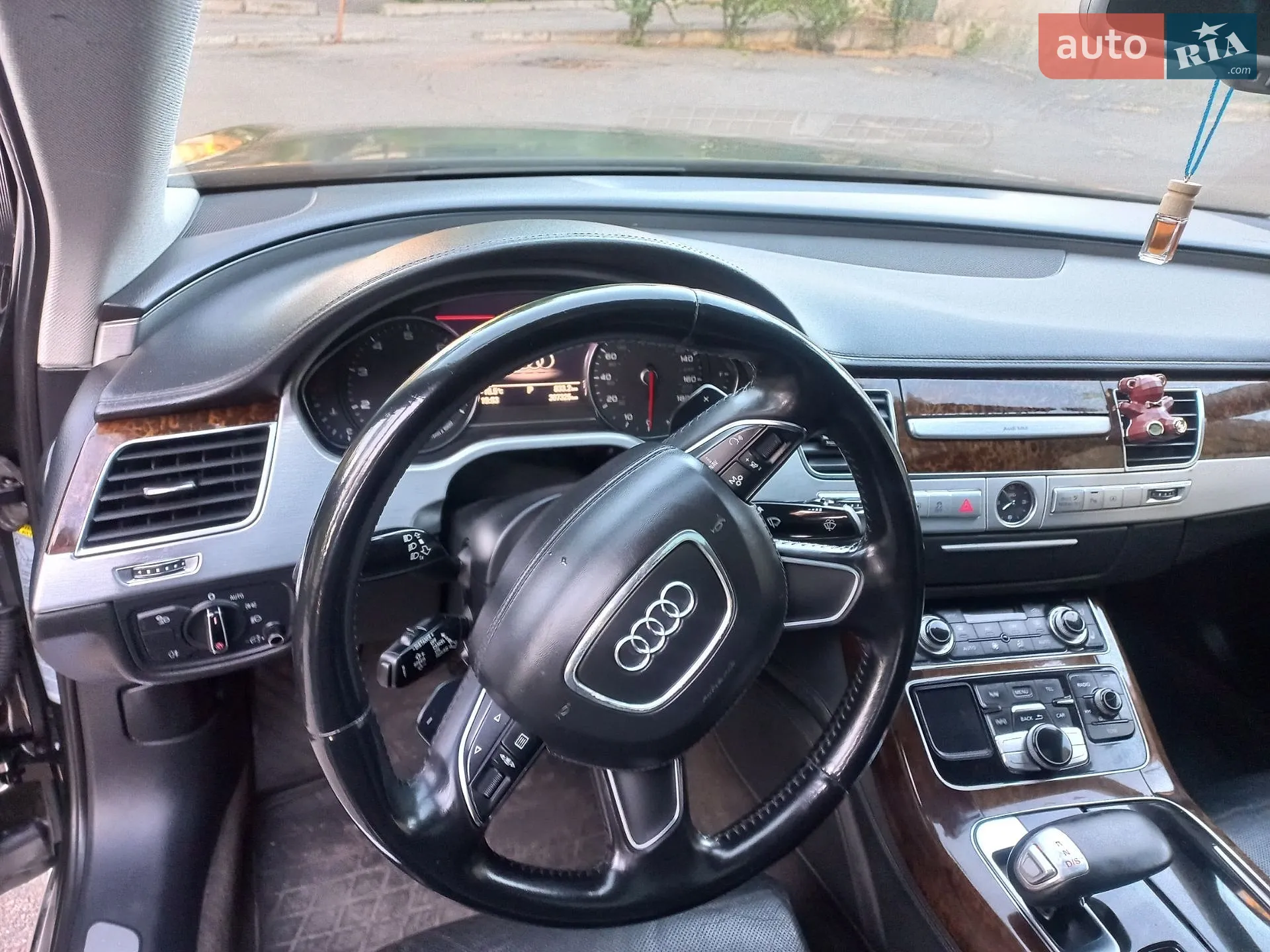 2010 Audi A8 - мініатюра 23