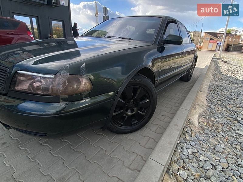 Седан Audi A8 1996 в Калуші