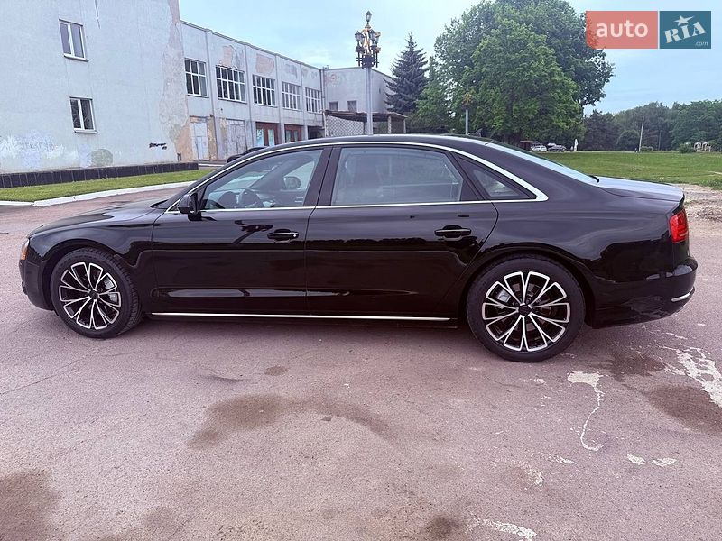 Седан Audi A8 2013 в Ровно