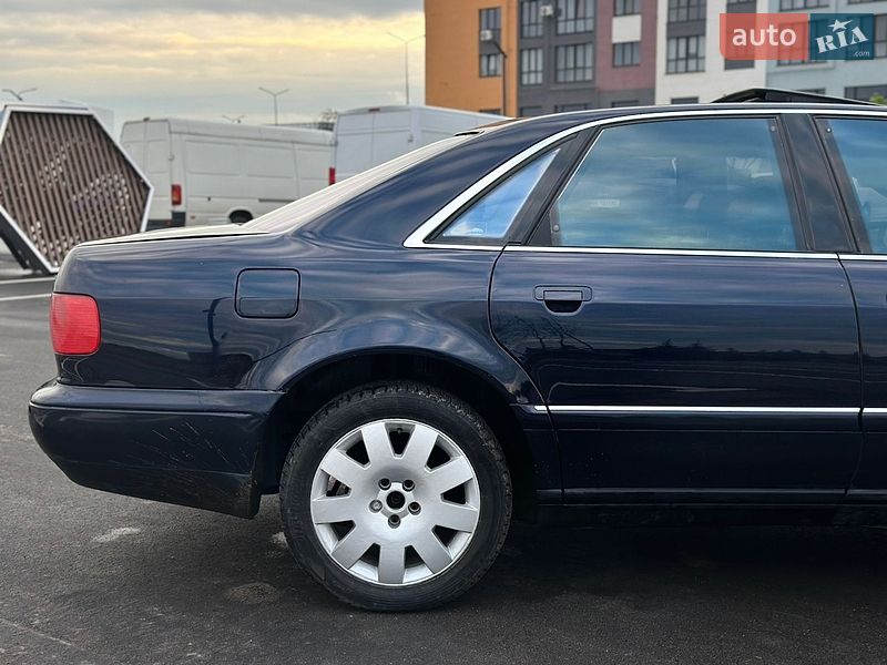 Седан Audi A8 2001 в Ровно
