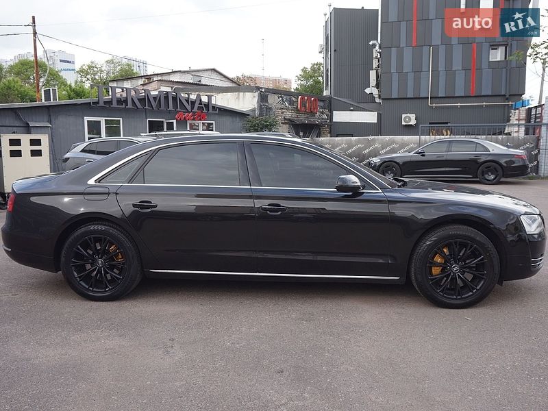 Седан Audi A8 2012 в Одесі
