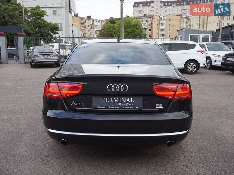 Седан Audi A8 2012 в Одесі