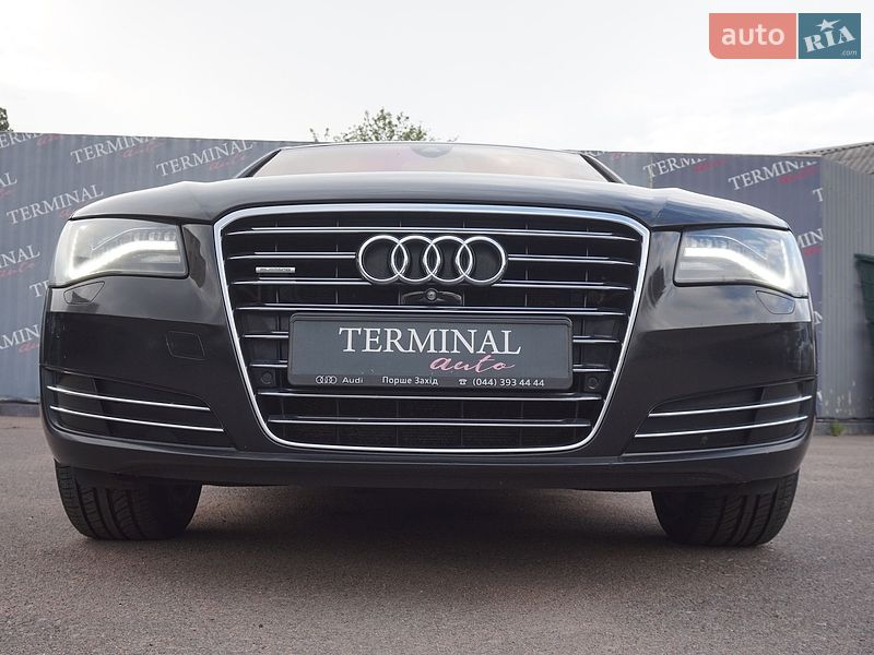 Седан Audi A8 2012 в Одесі