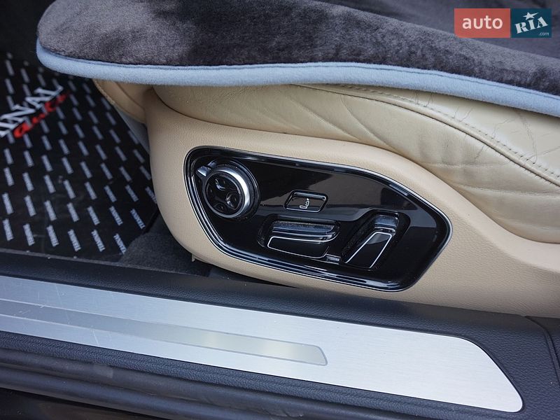 Седан Audi A8 2012 в Одесі