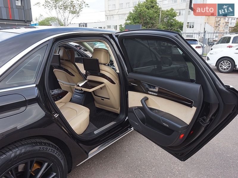 Седан Audi A8 2012 в Одесі
