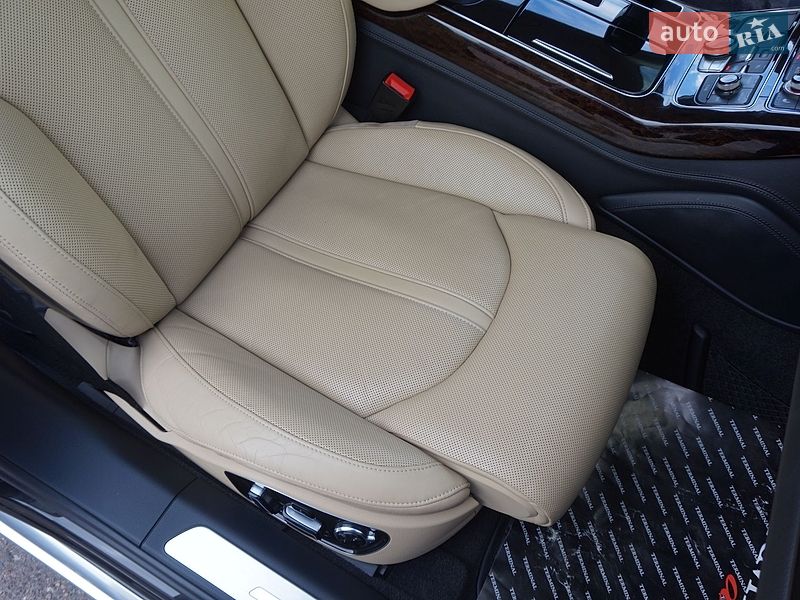 Седан Audi A8 2012 в Одесі