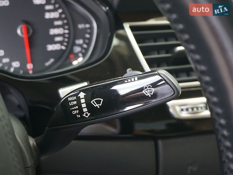 Седан Audi A8 2012 в Одесі