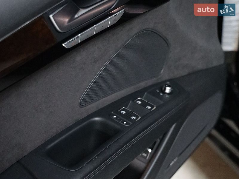Седан Audi A8 2018 в Луцке