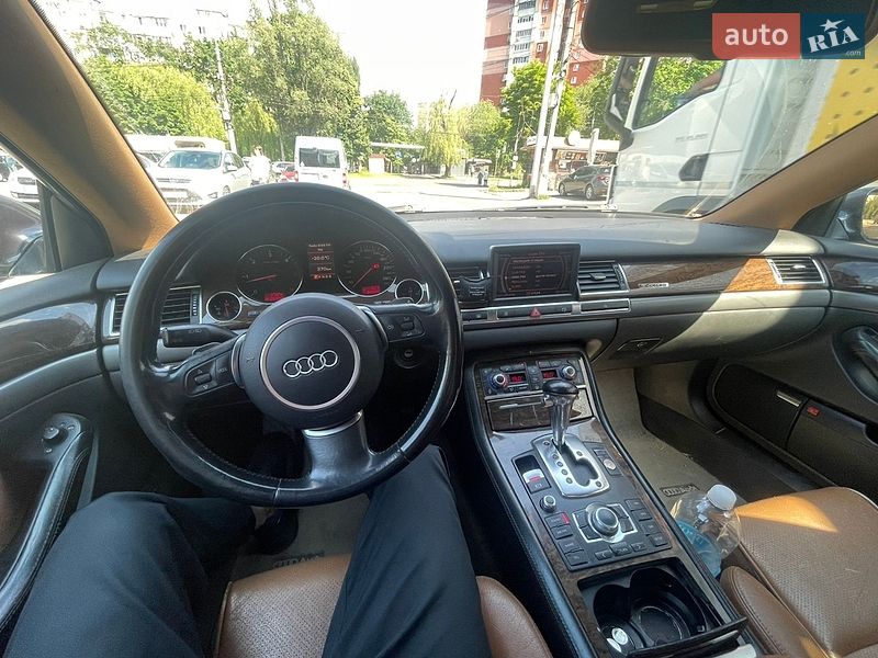Седан Audi A8 2004 в Днепре