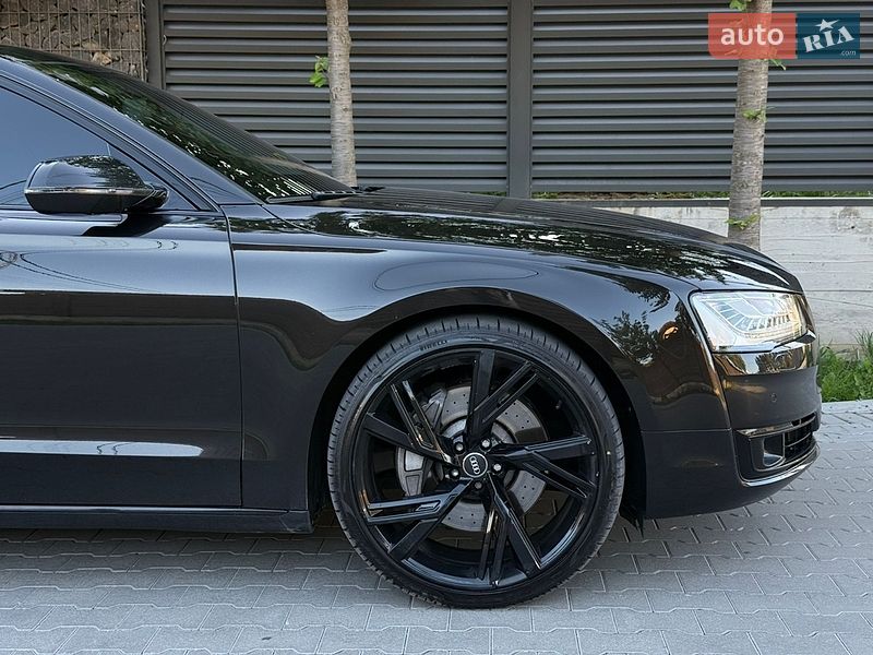 Седан Audi A8 2014 в Виннице