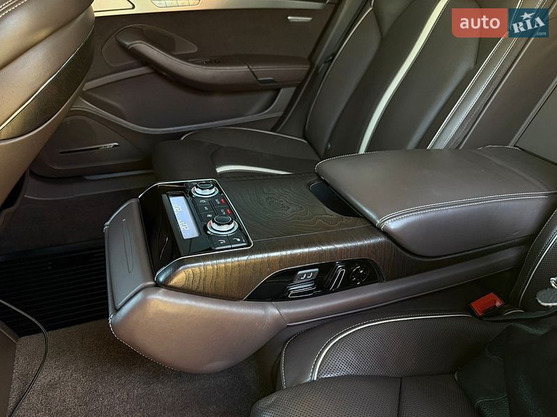 Седан Audi A8 2014 в Виннице