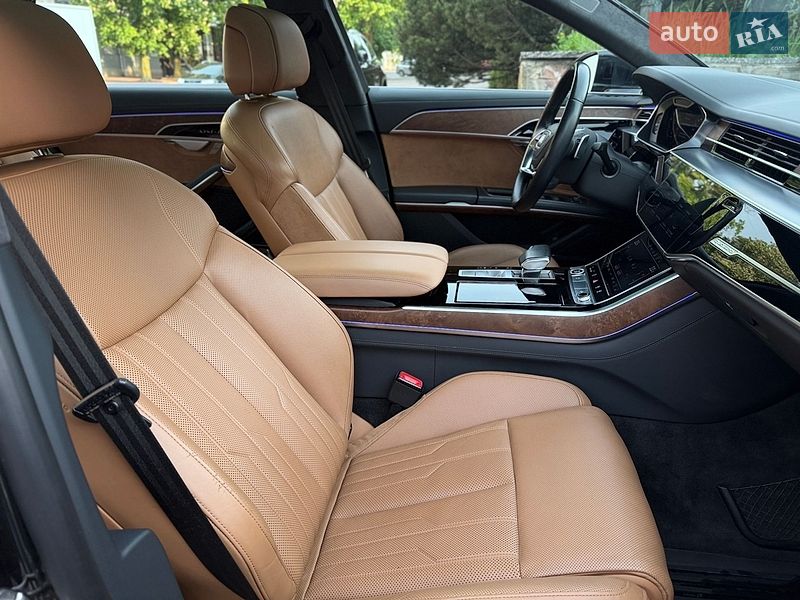 Седан Audi A8 2021 в Хмельницком