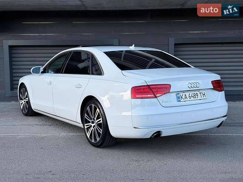 Седан Audi A8 2012 в Києві