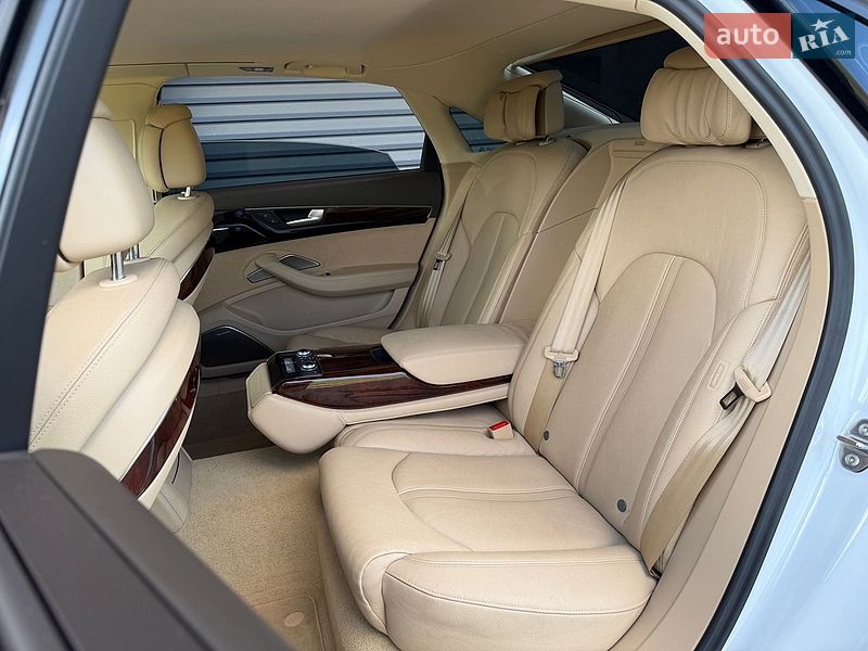 Седан Audi A8 2012 в Києві