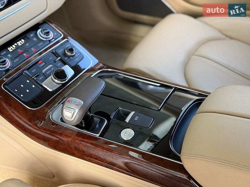 Седан Audi A8 2012 в Києві