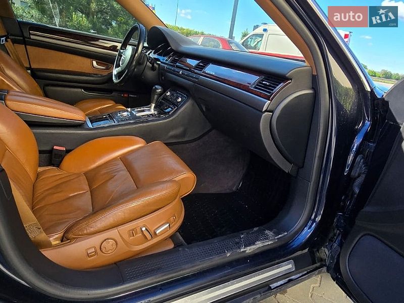 Седан Audi A8 2004 в Виннице