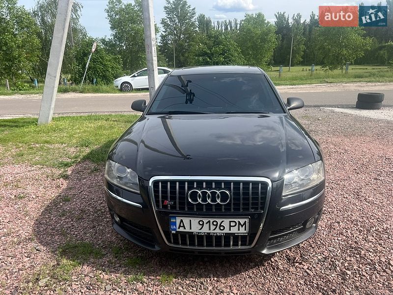 Седан Audi A8 2004 в Киеве