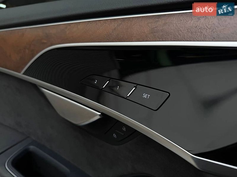 Седан Audi A8 2021 в Киеве