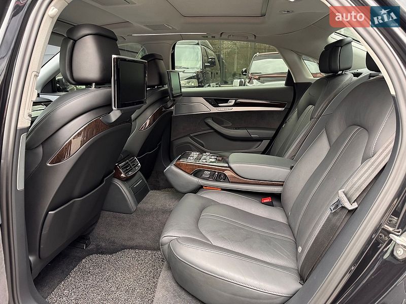 Седан Audi A8 2015 в Одессе