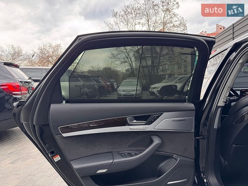Седан Audi A8 2015 в Одессе