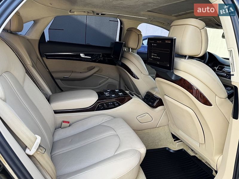 Седан Audi A8 2013 в Луцьку