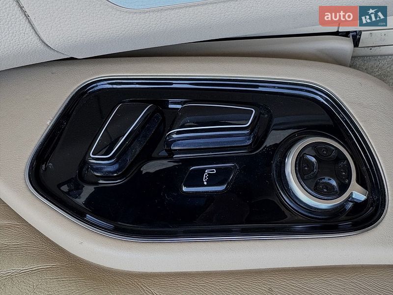 Седан Audi A8 2013 в Луцьку
