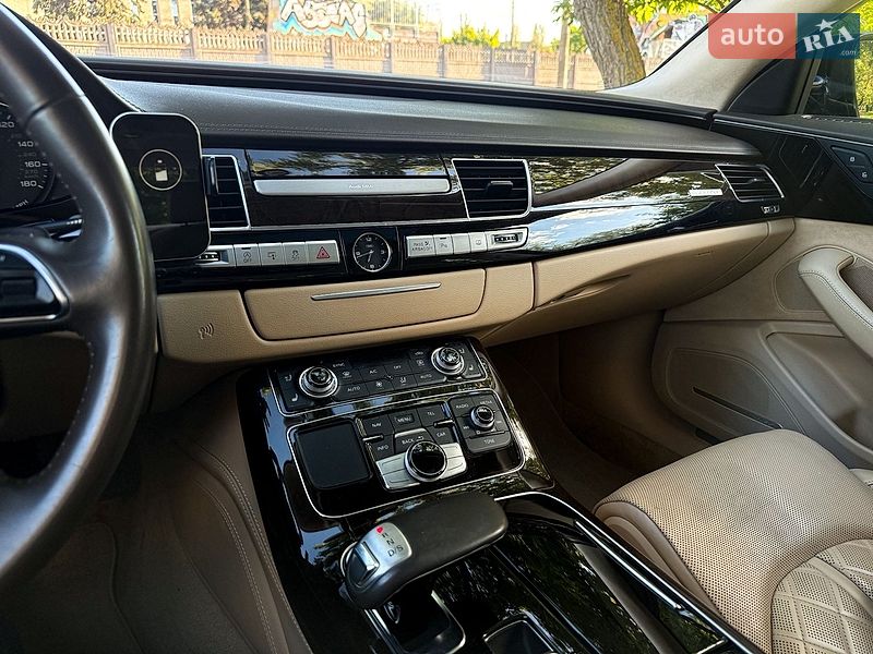 Седан Audi A8 2016 в Николаеве