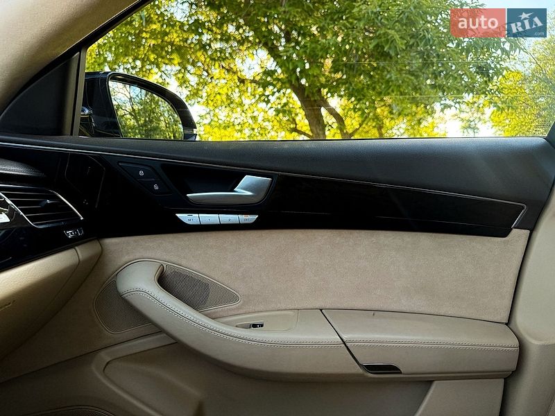 Седан Audi A8 2016 в Николаеве