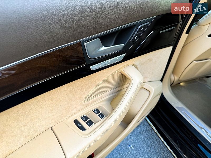 Седан Audi A8 2016 в Николаеве