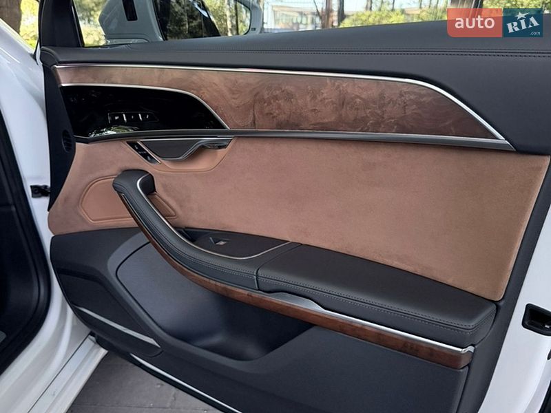 Седан Audi A8 2018 в Києві