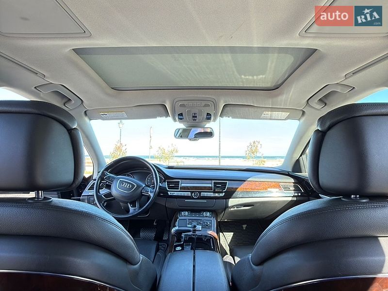 Седан Audi A8 2016 в Благовіщенську