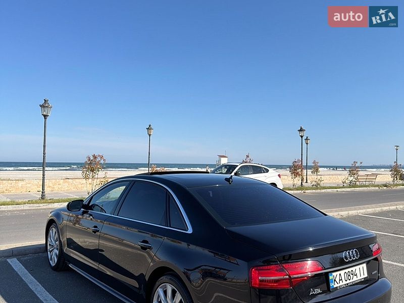 Седан Audi A8 2016 в Благовіщенську