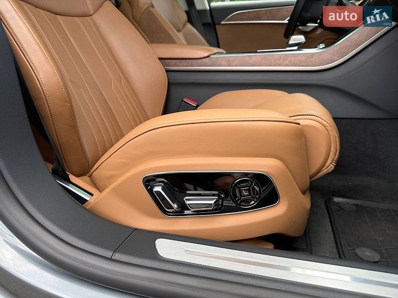 Седан Audi A8 2018 в Киеве