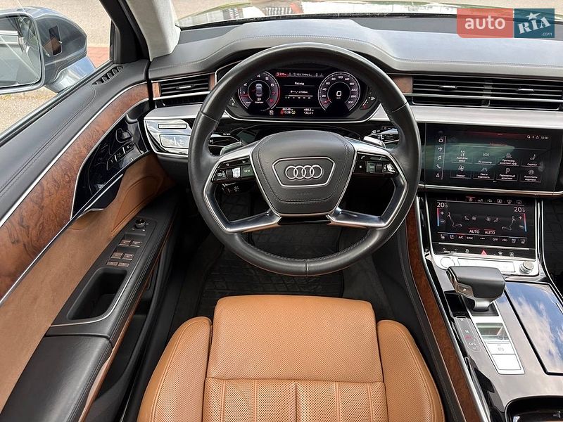Седан Audi A8 2018 в Киеве