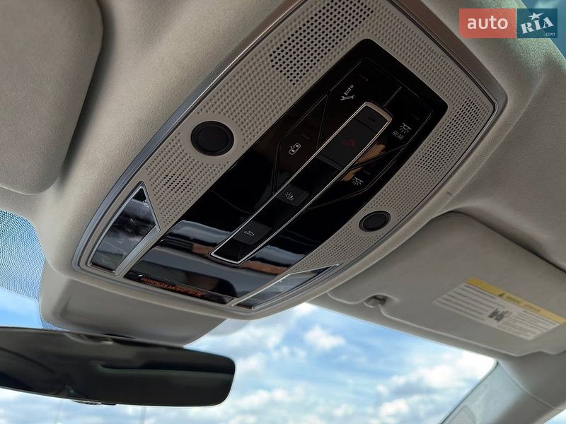 Седан Audi A8 2018 в Киеве