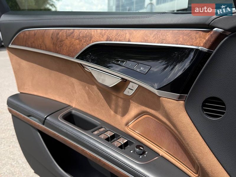 Седан Audi A8 2018 в Киеве