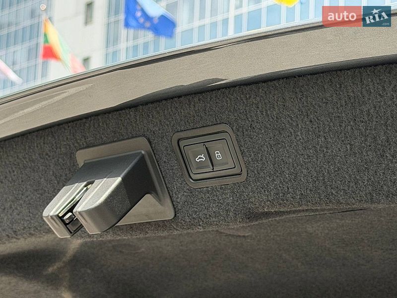 Седан Audi A8 2018 в Киеве